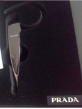 ขายด่วนหูฟัง Prada สภาพ 100% อยู่ในกล่องสภาพเดิมได้มาจากงานโมบายโชว์ที่ไบเทคเมื่อ 29 มิถุนา 2012