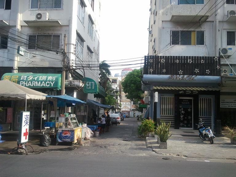 ขายถูกมาก บ้านตึก 3 ชั้น 53 วา 5 ห้องนอน 3 ห้องน้ำ 1 ห้องโถงใหญ่ 1 ห้องเก็บของ 1 ห้องครัว จอดรถได้ 3-4 คัน อยู่ถนนสุขุมวิท 55(ซอยทองหล่อ) รูปที่ 7