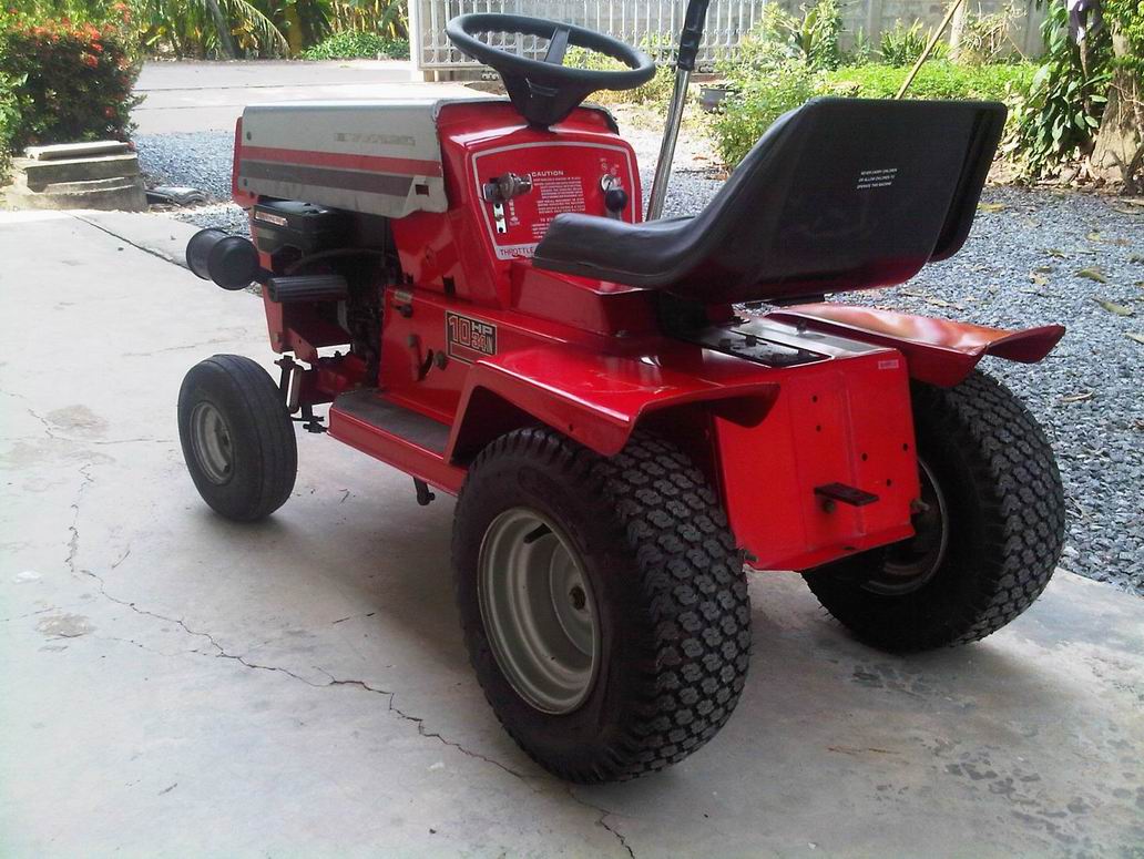 ขายรถตัดหญ้านั่งขับ MTD เครื่องยนต์เบนซิน 10 HP สภาพดี ใช้งานน้อย (จองแล้ว) รูปที่ 3