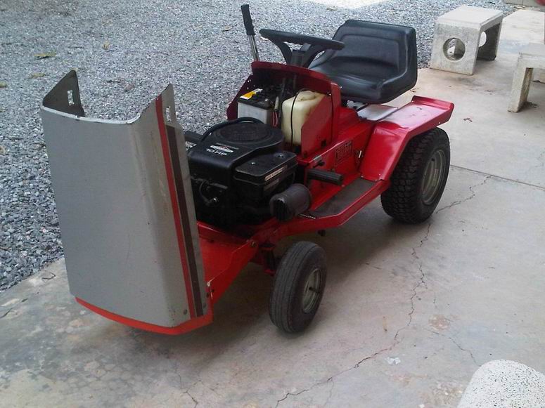 ขายรถตัดหญ้านั่งขับ MTD เครื่องยนต์เบนซิน 10 HP สภาพดี ใช้งานน้อย (จองแล้ว) รูปที่ 4