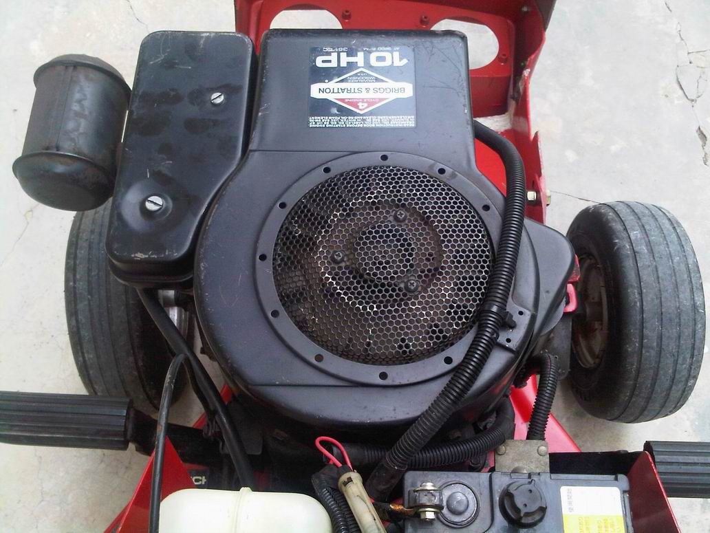 ขายรถตัดหญ้านั่งขับ MTD เครื่องยนต์เบนซิน 10 HP สภาพดี ใช้งานน้อย (จองแล้ว) รูปที่ 6