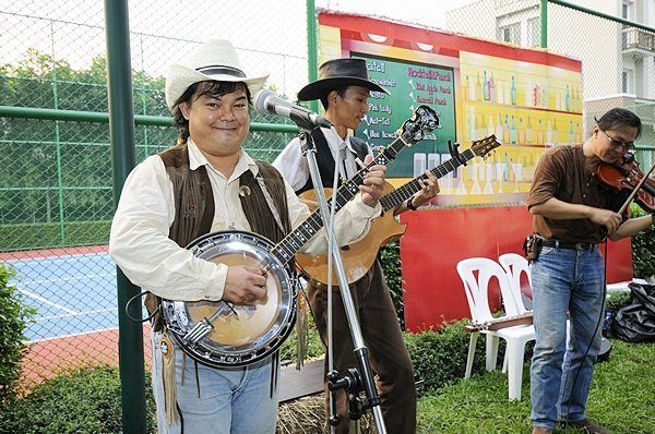 สอนเล่นเครื่องดนตรี 5-Strings Banjo เล่นเพลงสไตล์ Bluegrass รูปที่ 3
