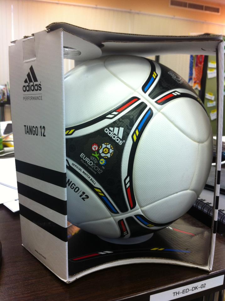 ขายลูกฟุตบอล Adidas Euro 2012 รูปที่ 1