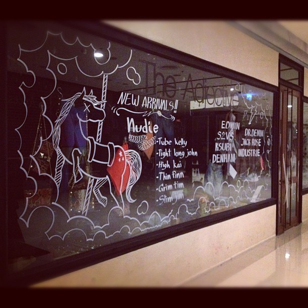 รับเพ้นท์ผนัง กระจก ตกเเต่งร้าน บ้าน หรือ เพ้นท์ของต่างๆเเบบเเนวๆ รูปที่ 6
