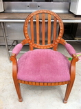 ขายเฟอร์นิเจอร์ มือสอง สภาพดี : เก้าอี้ไม้ บุเบาะผ้า สีชมพูอมม่วง