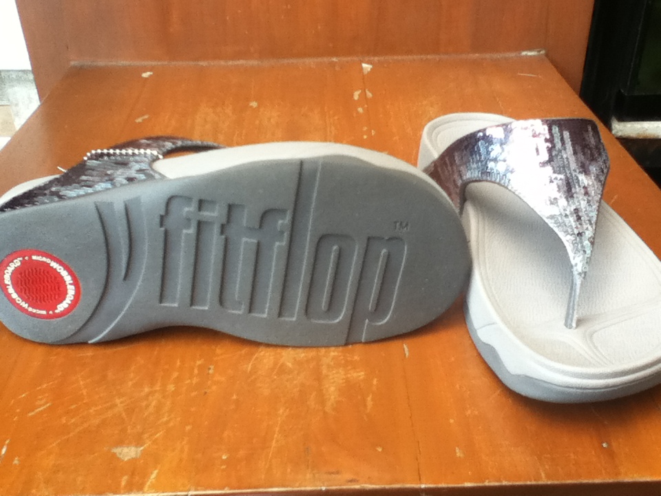 ขายรองเท้า fitflop มือสองรุ่น electra สีเทาแบบ 2 tone สีน้ำตาลแบบธรรมดา ของแท้ 100% ค่ะ รูปที่ 1