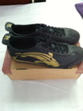 ขาย  Onitsuka Tiger รุ่น Maxic limited edition ( ปลาคาร์ฟ ) มือสอง ราคา 5800 บาทครับ
