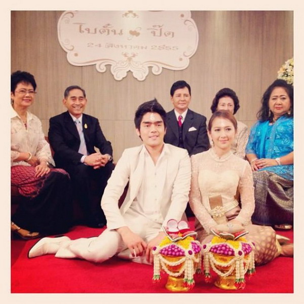 สดๆร้อนๆ'ปิ๊ด'ยกขันหมากสู่ขอ'โบตั๋น'แล้ว! รูปที่ 3