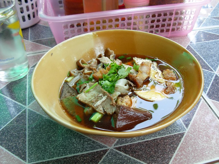 ก๋วยจั๊บหลบมุม & ก๋วยจั๊บป้าแต๋ว โคราช  รูปที่ 2