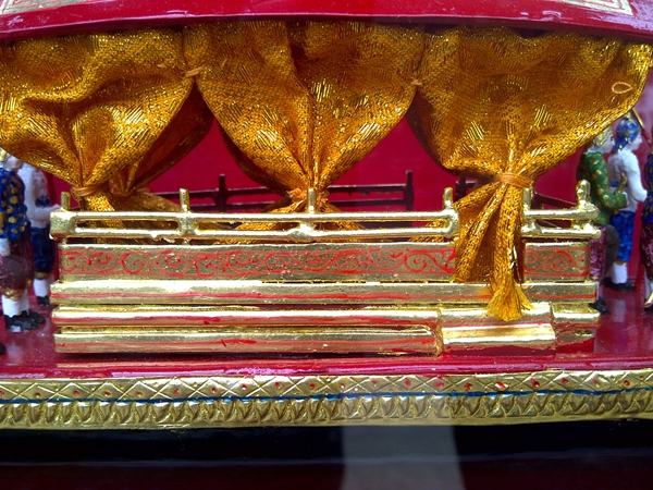 เรือพระที่นั่งจำลอง วัสดุจากโลหะ รูปที่ 3