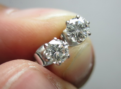 ต่างหู เพชร เดี่ยว เพชร 2 เม็ด นน. 0.65 ct. รูปที่ 1