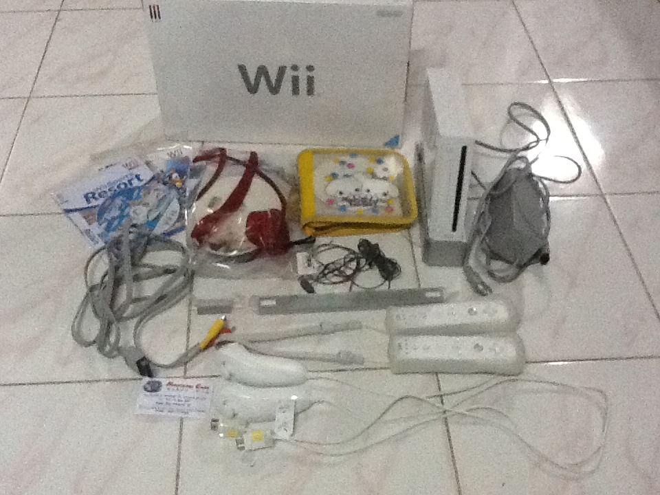 ขายเครื่อง Wii สภาพใหม่มาก พร้อมเกมส์ ไม่ค่อยได้เล่น  7000.- รูปที่ 1