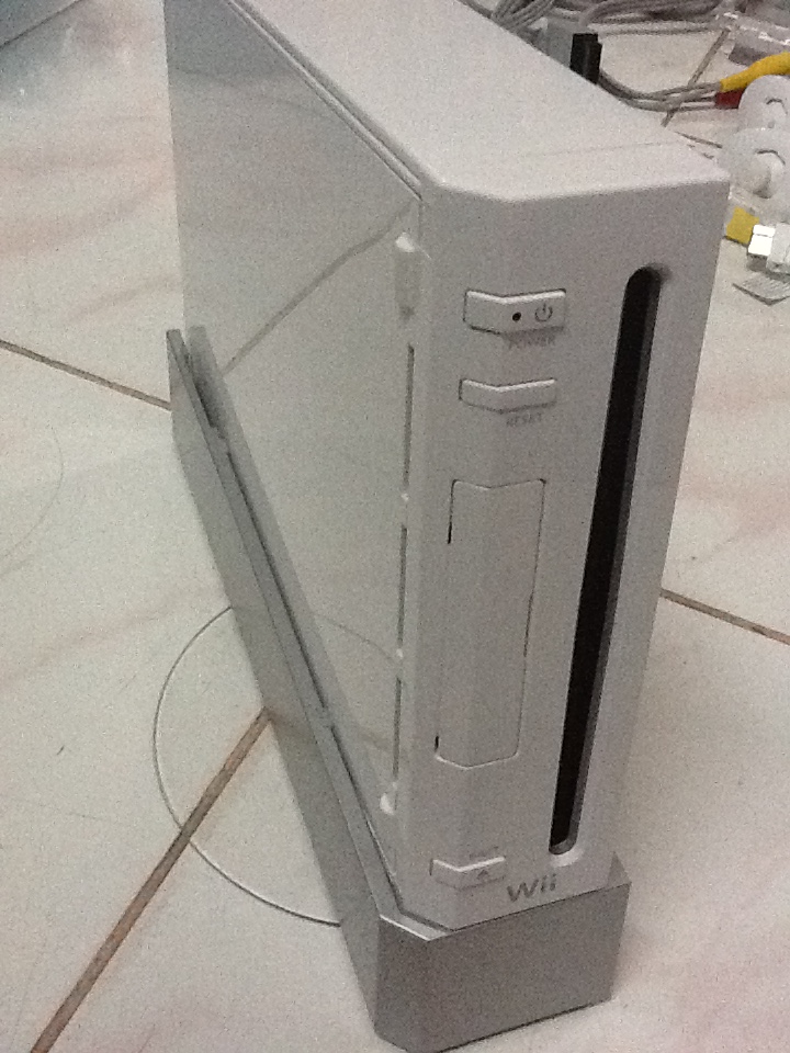 ขายเครื่อง Wii สภาพใหม่มาก พร้อมเกมส์ ไม่ค่อยได้เล่น  7000.- รูปที่ 3