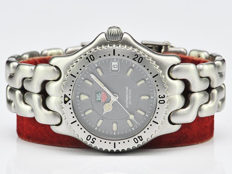 ขายนาฬิกาของแท้ มือสอง Tag Heuer ก้างปลา SS หน้าเทา 2 ชั้น Boy Size >> O86-OOOO19O รูปที่ 1