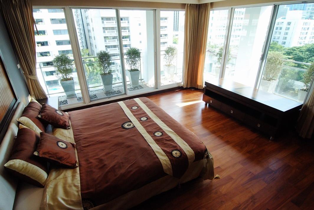 Condo for sell Urbana Sukhumvit 15 8 Floors (Penthouse is on 8th Floor) 216.7 sq.m.3 Bedrooms 4 Bathrooms This luxurious รูปที่ 4
