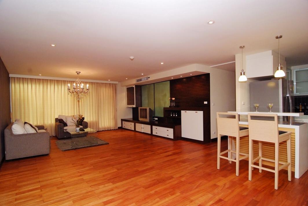 Condo for sell Urbana Sukhumvit 15 8 Floors (Penthouse is on 8th Floor) 216.7 sq.m.3 Bedrooms 4 Bathrooms This luxurious รูปที่ 6
