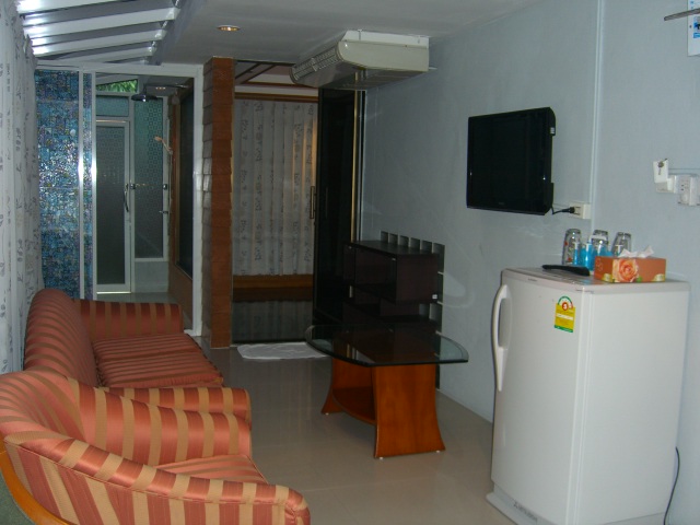 Minimum  consecutive Booking Room 10 night  Free 1 night  Free Internet WIFI                          รูปที่ 1