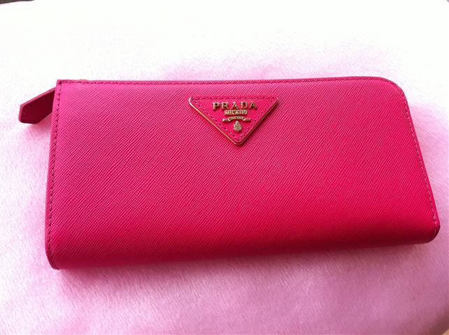  กระเป่าสตางค์ Prada saffiano wallet fuxia รูปที่ 1