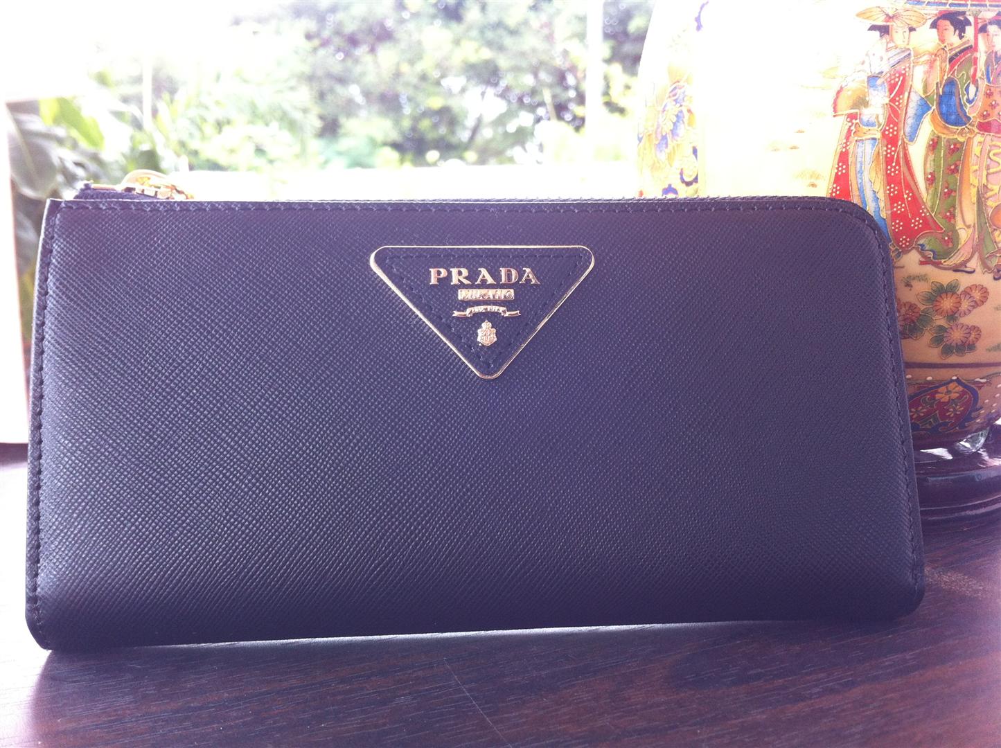 กระเป่าสตางค์ Prada saffiano wallet สีดำ รูปที่ 1