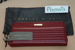 SALE กระเป๋าสตางค์ Charles & Kheit สีแดง ของใหม่ แท้ รูปที่ 1