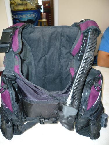 ขายอุปกรณ์ดำน้ำ  BCD และ Regulator มือสองครบชุด  10000 บาท (4) รูปที่ 2