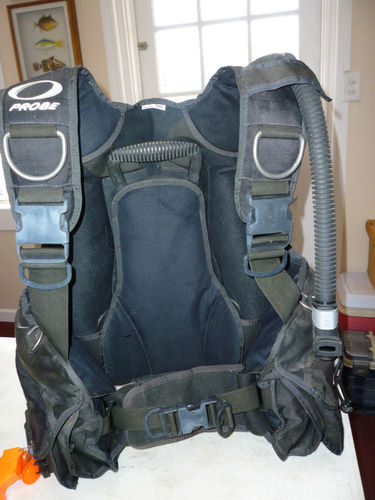 ขายอุปกรณ์ดำน้ำ  BCD และ Regulator มือสองครบชุด  10000 บาท (3) รูปที่ 2