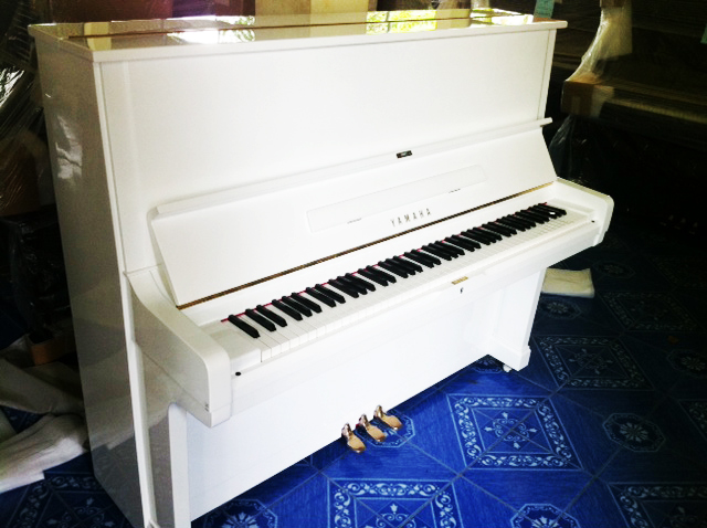 ขายเปียโน Yamaha White Piano U2 สีขาว ไม่ค่อยมีมาบ่อยนัก ท่านที่ต้องการ ขอเชิญได้ที่ Central Music เมืองทองธานี รูปที่ 1