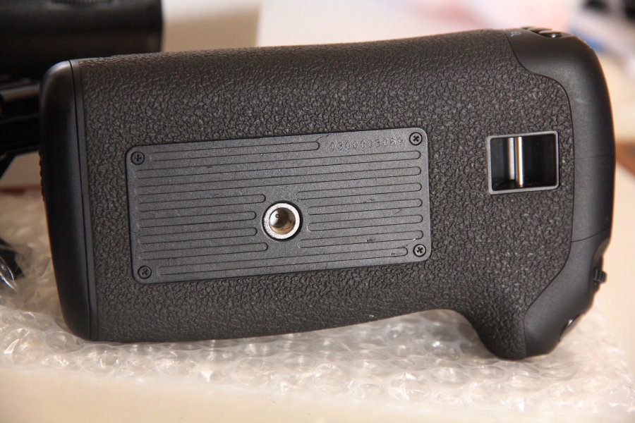 Battery Grip BG-E9 รูปที่ 4