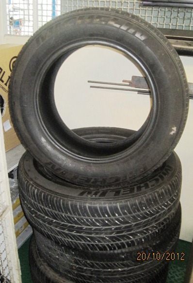 ขายยางรถยนต์ใช้แล้วสภาพดี Michelin 215/60R16 สัปดาห์ 34/2011 4 เส้น 4000 บาท รูปที่ 1