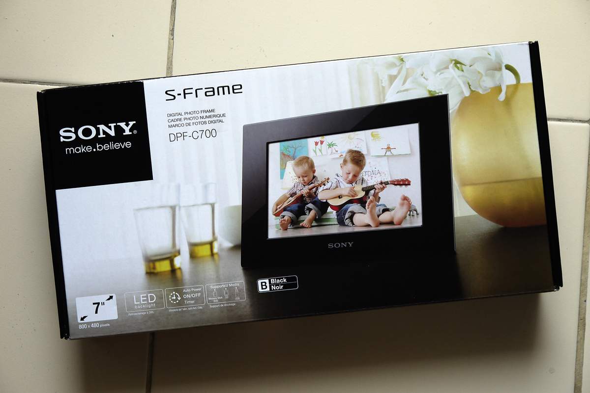ขายกรอบรุปภาพดิจิตอล Sony S Frame LED DPF-C700 รูปที่ 1