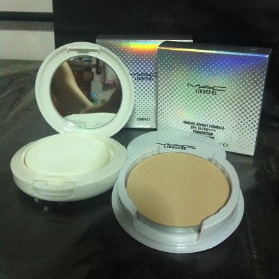 แป้งผสมรองพื้นแมคขนาดปกติ พร้อม ตลับแป้ง MAC LIGHTFUL MARINE-BRIGHT FORMULA SPF25 PA+++ NC20 รูปที่ 1