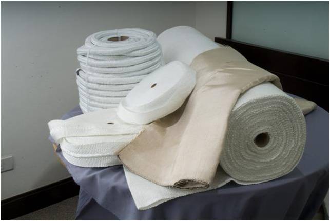 FIBERGLASS CLOTH ผ้ากันสะเก็ดเชื่อมใช้กันสะเก็ดจากการเชื่อมและความร้อน เปลวไฟ ทนอุณหภุมิได้ 538 °Cผลิตจากผ้าไฟเบอร์ที่ปร รูปที่ 1