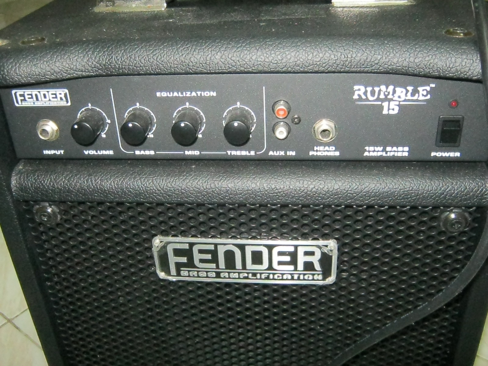 ขายเบส washburn xb100 ตู้แอป์เบสFender Rumble15 ถูกๆจ้า รูปที่ 6