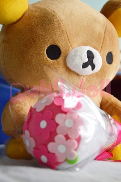 Rilakkuma ถือดอกไม้ รูปที่ 2