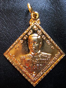 เหรียญกรมกลวงชุมพรเขตอุดมศักดิ์วัดเลียบปี34กะไหล่ทองหลวงปู่สรวงหลวงพ่อสร้อยเสก  รูปที่ 1