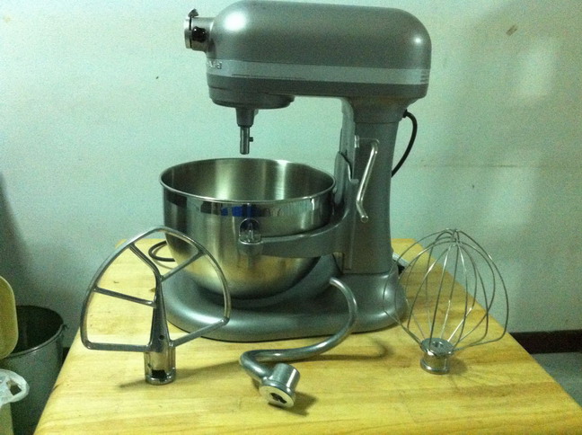 ขายเครื่องนวดแป้ง KitchenAid Pro600+หม้อทำไอศครีม ของใหม่ รูปที่ 1