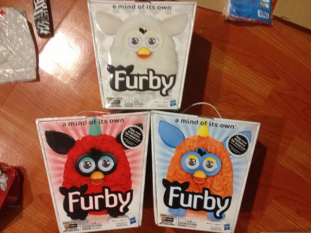 Furby เหลือ 2 ตัว พร้อมส่งเลยค่ะ สีทูโทน หายาก หิ้วมาเองค่ะ รูปที่ 1