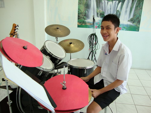 เรียนกลองชุดกับ ครูตั้มวงค์สว่างสอนกลองชุด ที่ scienceofmusic ตรงข้าม Big-C วงค์สว่าง 025855718-0859972494 www.staccato- รูปที่ 2