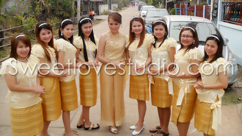 ชุดเพื่อนเจ้าสาวตอนเช้า ชุดเพื่อนเจ้าสาวแบบไทยให้เช่า รูปที่ 4