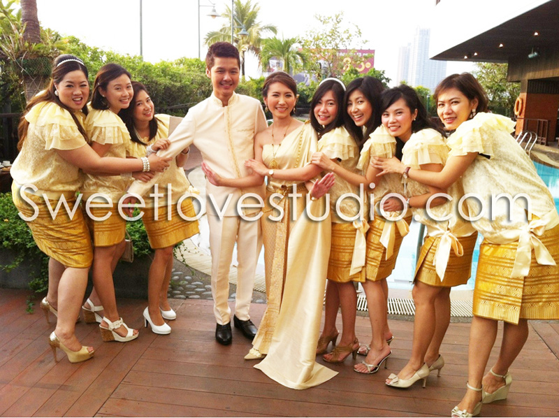 ชุดเพื่อนเจ้าสาวตอนเช้า ชุดเพื่อนเจ้าสาวแบบไทยให้เช่า รูปที่ 2