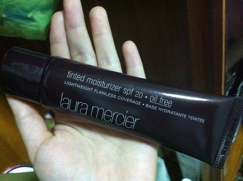 ขาย Laura mercier tinted moisturizer oil-free สี porcerlain สภาพ 99% ขาย 1200 บาท จากราคาเต็ม 1700 บาท รูปที่ 1