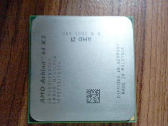 AMD Athlon(tm) 64 X2 Dual Core Processor 4000+ Socket: AM2, 2.1 GHz รูปที่ 1