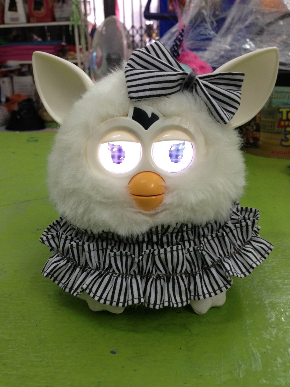 แว่นตาและกระโปรงfurby รูปที่ 4