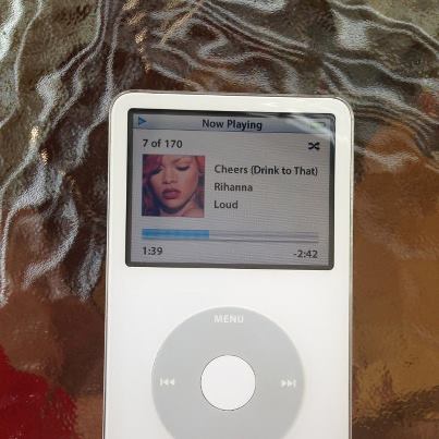 ขาย ipod video รุ่นเฉลิมพระเกีรติ 60gb หายาก สภาพ 90% (ไม่ค่อยได้ใช้งาน) 5,000 บาท รูปที่ 3