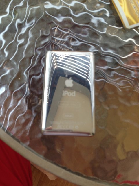 ขาย ipod video รุ่นเฉลิมพระเกีรติ 60gb หายาก สภาพ 90% (ไม่ค่อยได้ใช้งาน) 5,000 บาท รูปที่ 4