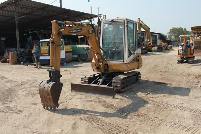 ขายรถแบคโฮ KOMATSU PC20-6 รูปที่ 1