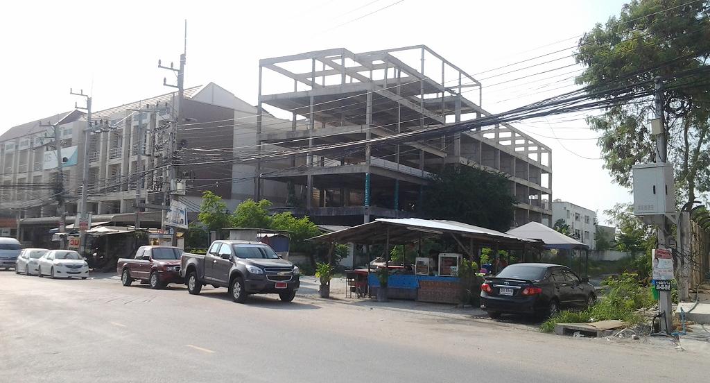 ขายถูกมาก อพาร์ทเม้นท์  มี 2 อาคาร ที่ดิน 1 ไร่ (400 วา) ติดนิคมอุตสาหกรรม อมตนคร ถนนสุขุมวิท ซอยเทศบาลคลองตำหลุ 12 อ.เมืองชลบุรี จ.ชลบุรี  รูปที่ 1