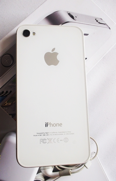 ขาย IPhone4S 16gb สีขาว 95% ศูนย์ทรู 12500 บาทด่วน รูปที่ 2