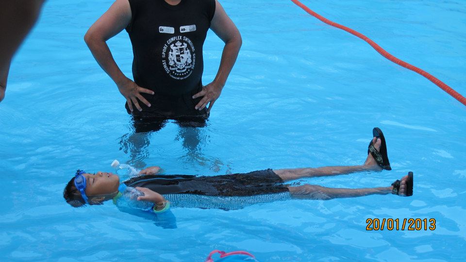 โรงเรียนสอนว่ายน้ำสุเมธสปอร์ตคอมเพล็กซ์ รับสอนว่ายน้ำ ในเทคนิคท่าว่าย และเทคนิคลอยตัว พร้อมขายเฟรนไชด์ โรงเรียนสอนว่ายน้ำ รูปที่ 1