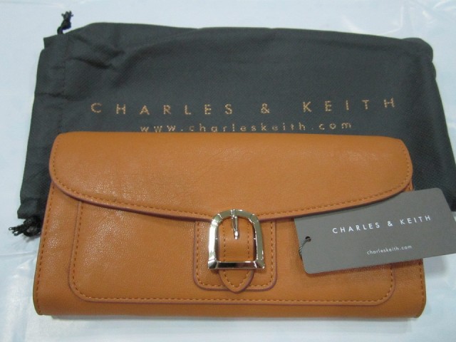 !!!! กระเป๋า Charles Keith รูปที่ 1